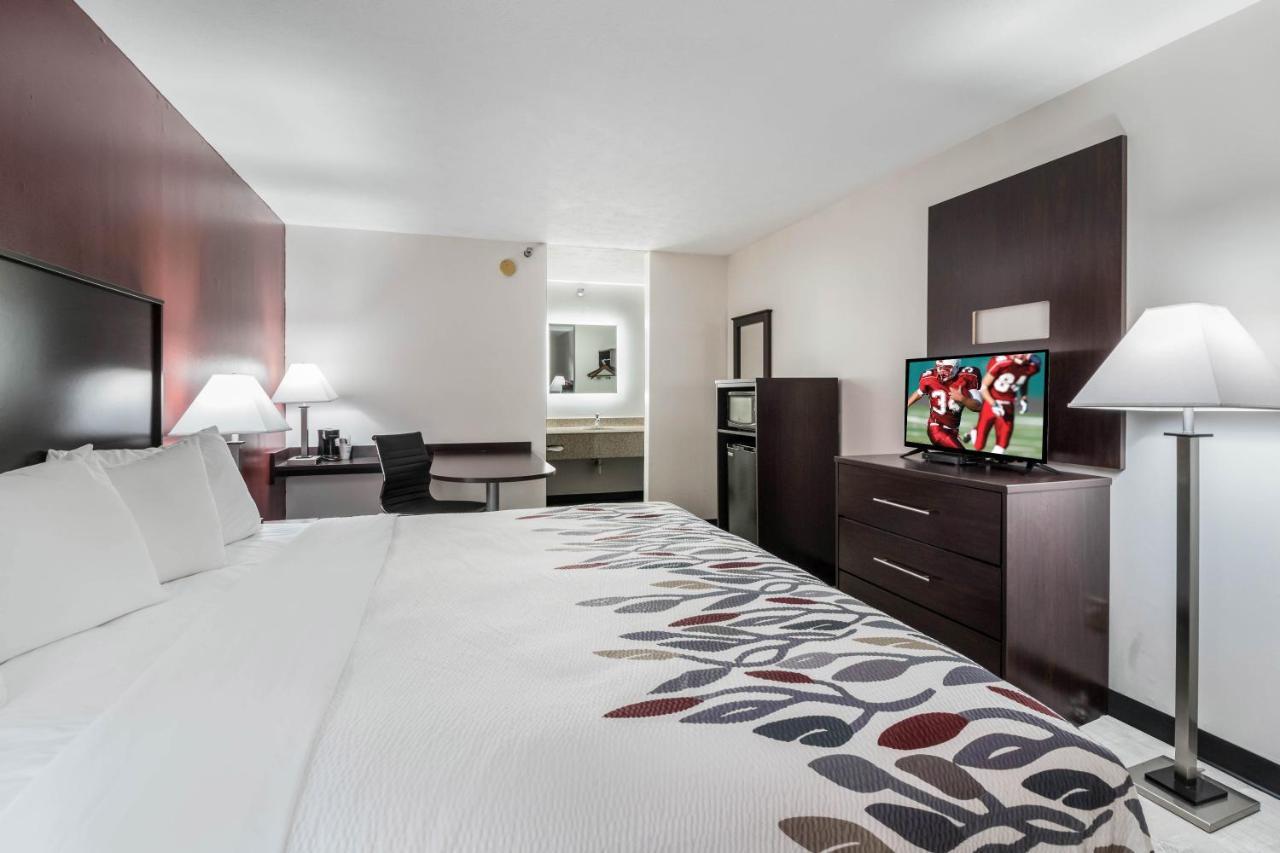 Red Roof Inn Cadiz Екстериор снимка