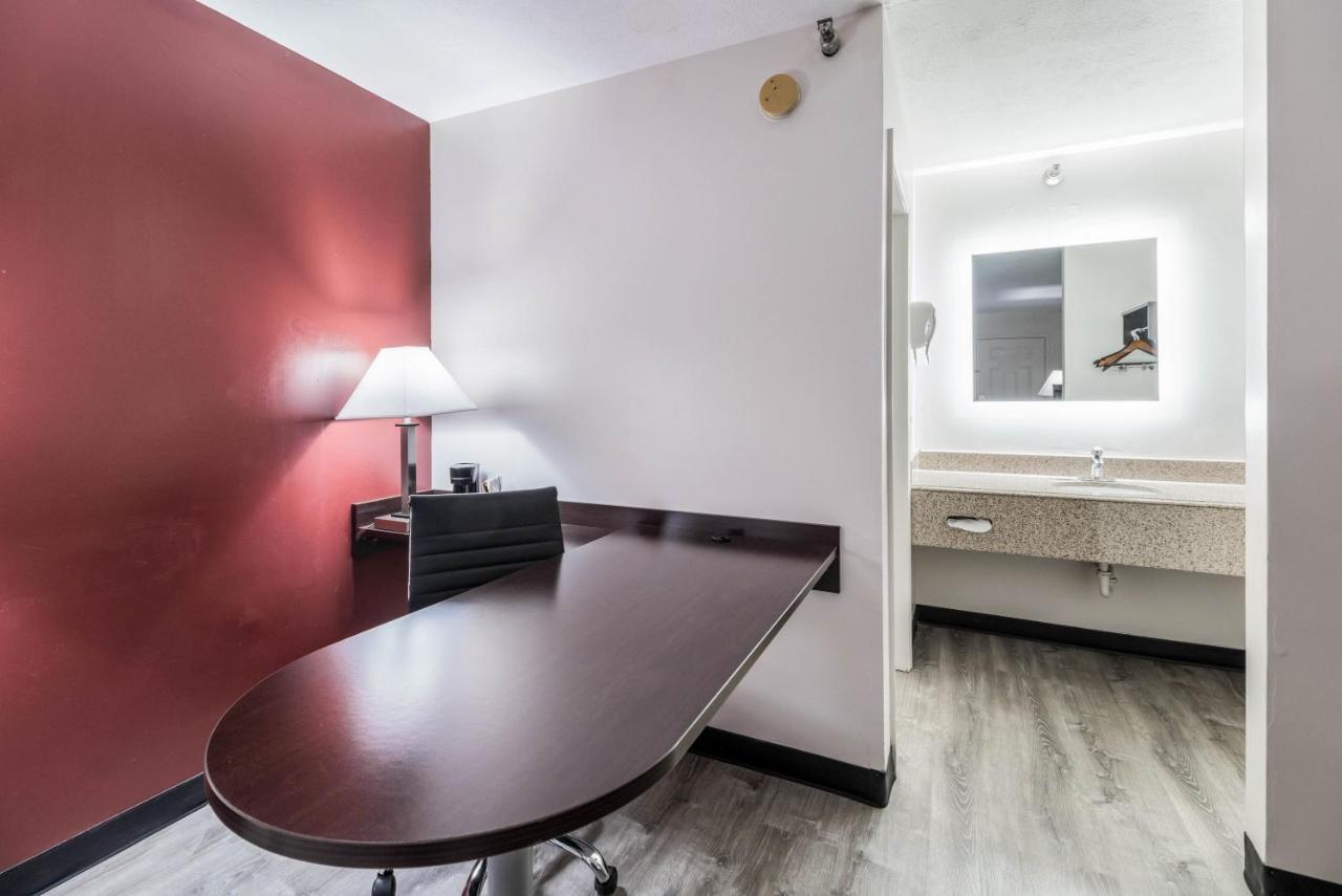 Red Roof Inn Cadiz Екстериор снимка