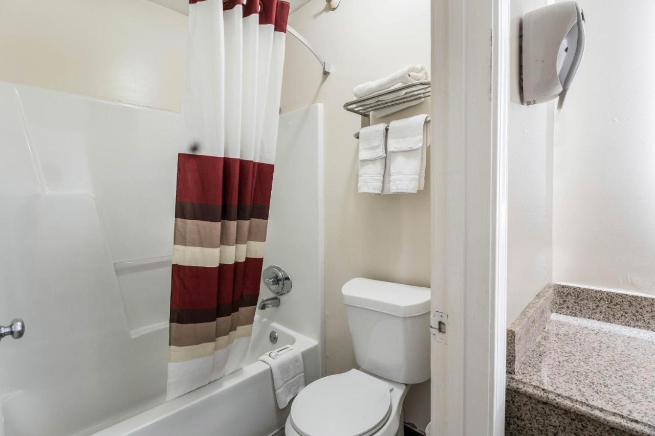 Red Roof Inn Cadiz Екстериор снимка