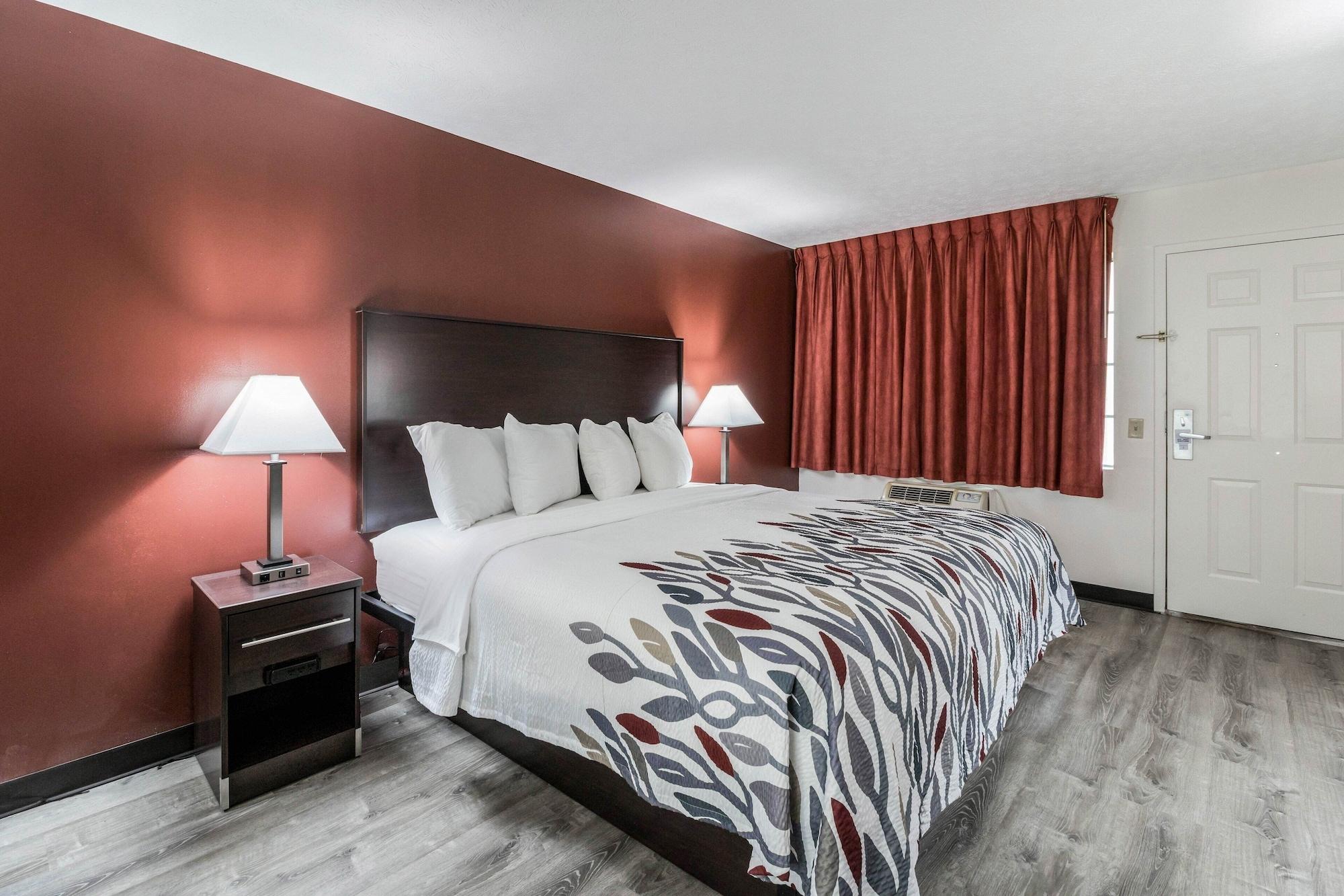 Red Roof Inn Cadiz Екстериор снимка