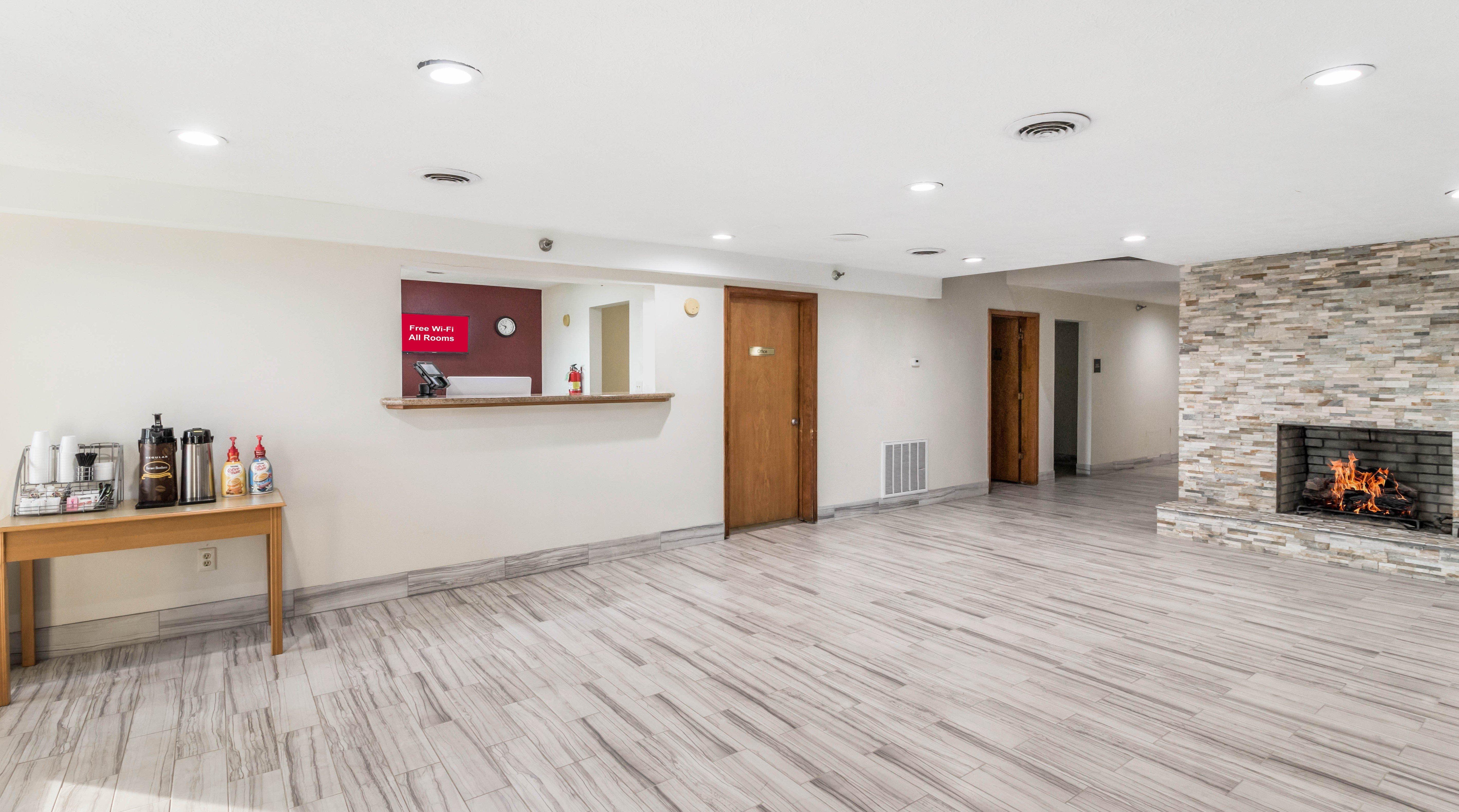Red Roof Inn Cadiz Екстериор снимка