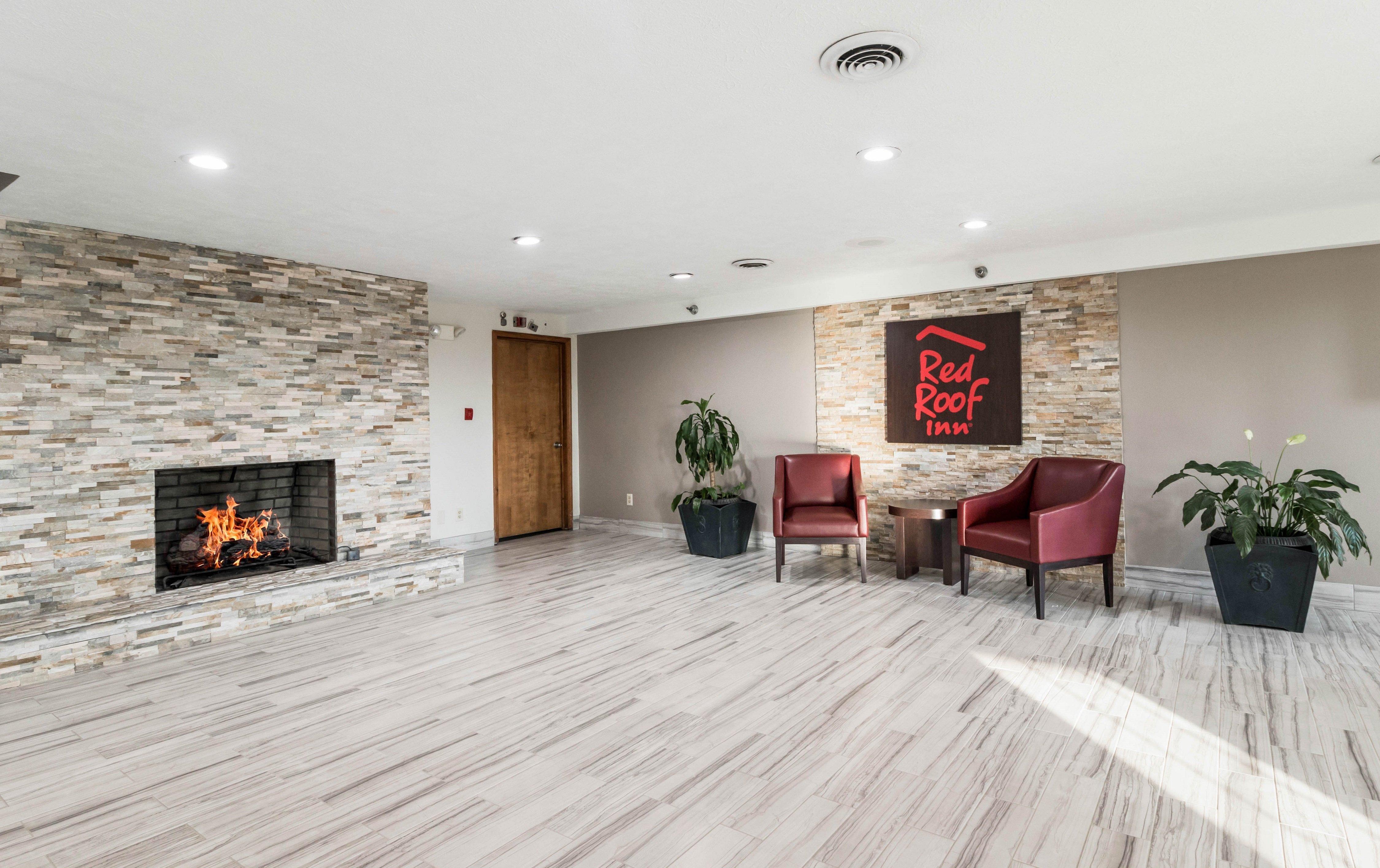 Red Roof Inn Cadiz Екстериор снимка