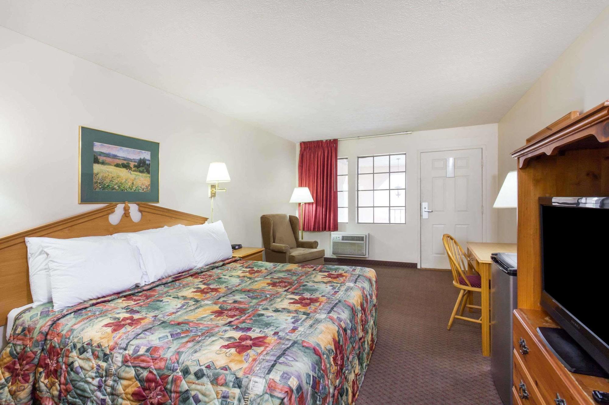 Red Roof Inn Cadiz Екстериор снимка