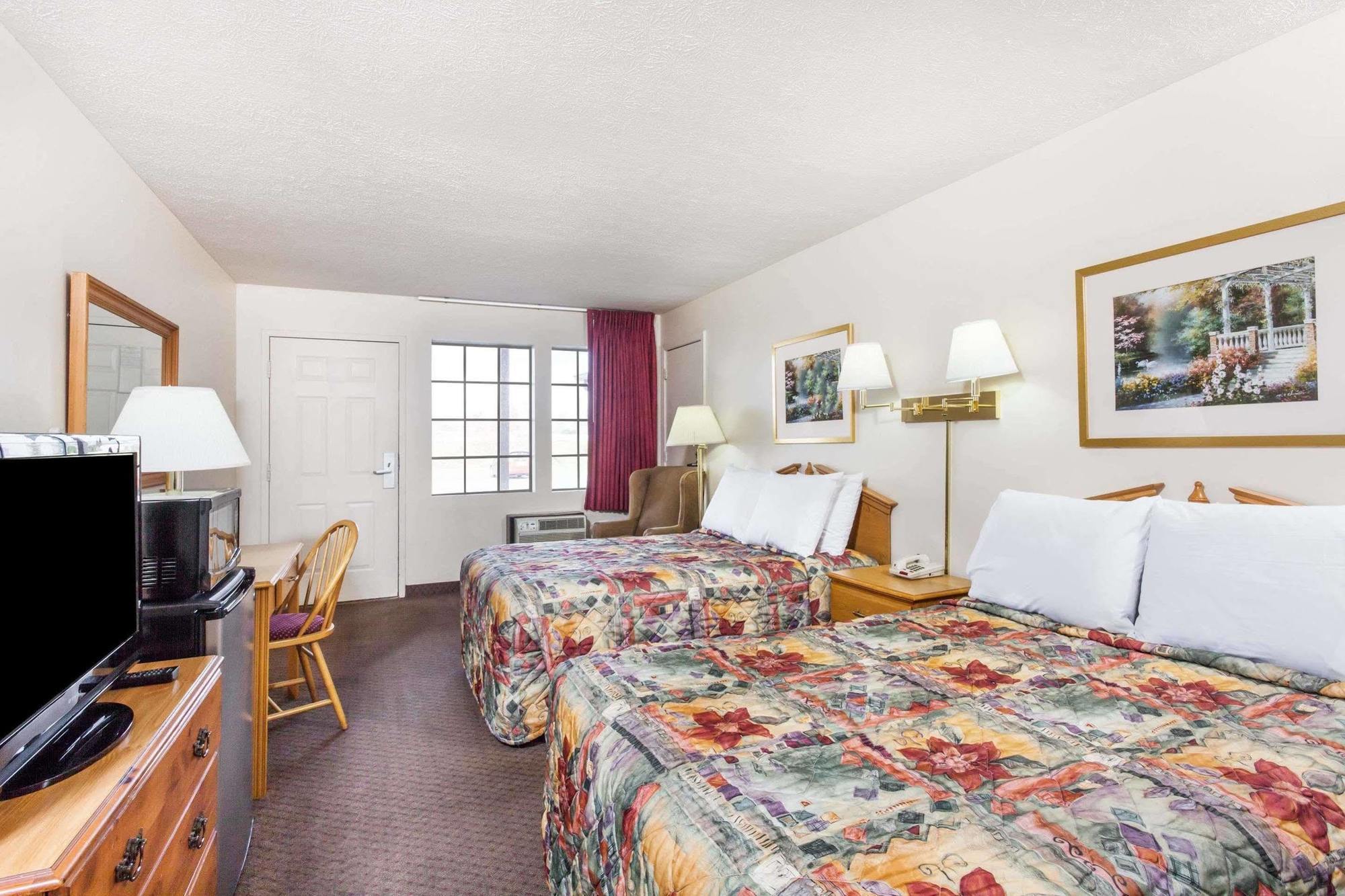 Red Roof Inn Cadiz Екстериор снимка